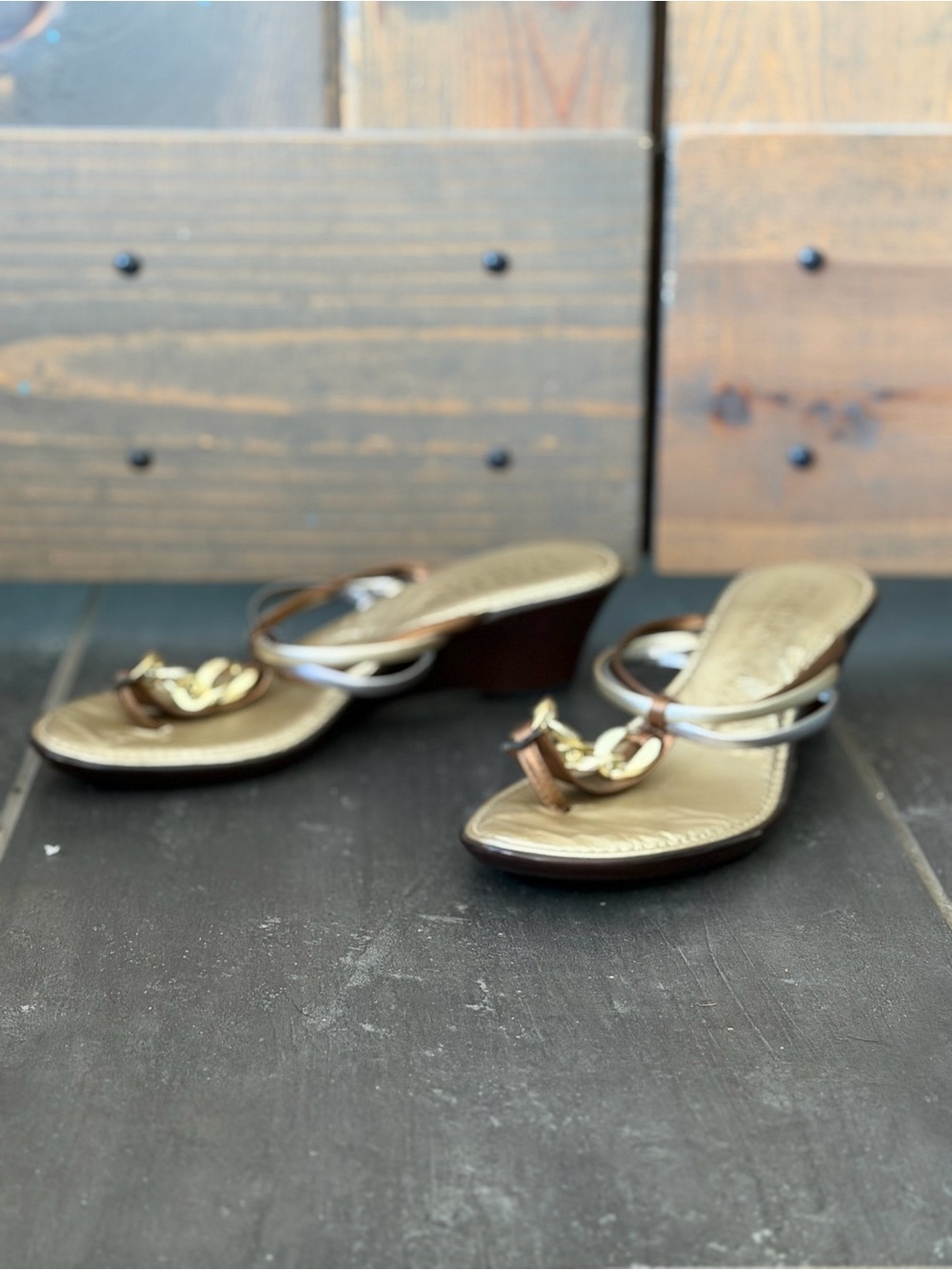 Italian Shoemakers Gold and Brown Chain-Accent Toe-Ring Sandals - Picture 7 of 10